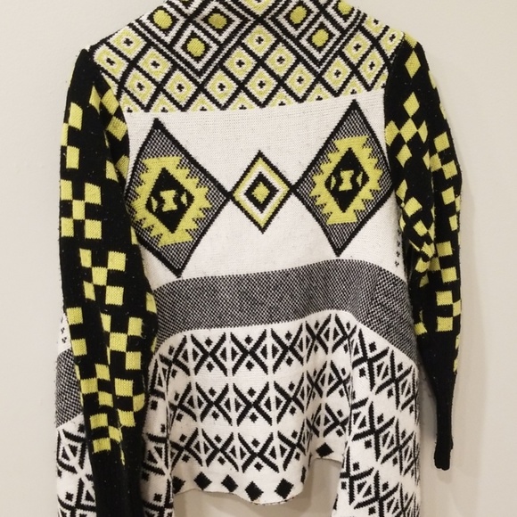 Multiple Geometric Sweater - Picture 4 of 4
